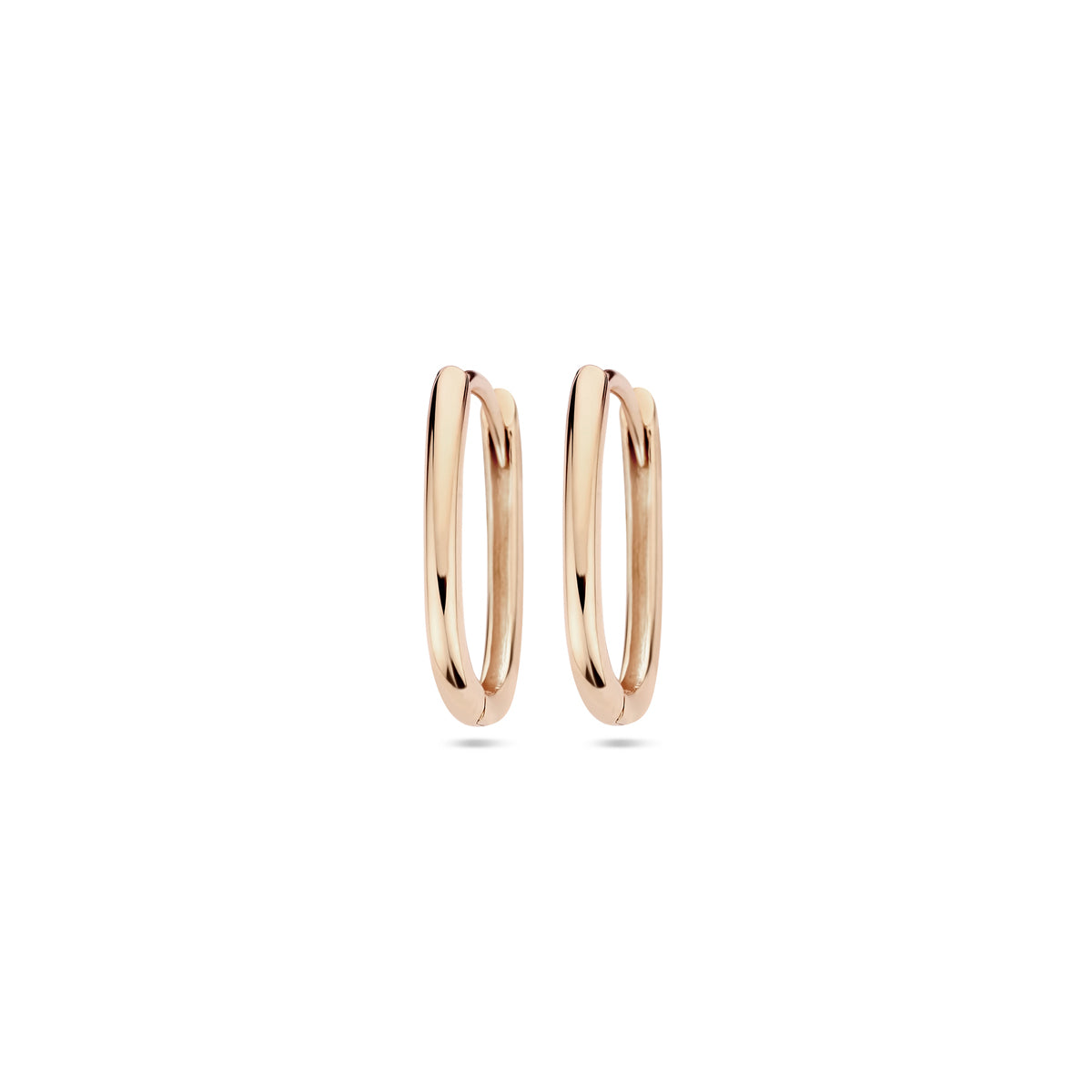 Vooraanzicht van de roségouden paperclip klapoorringen van 14 karaat.