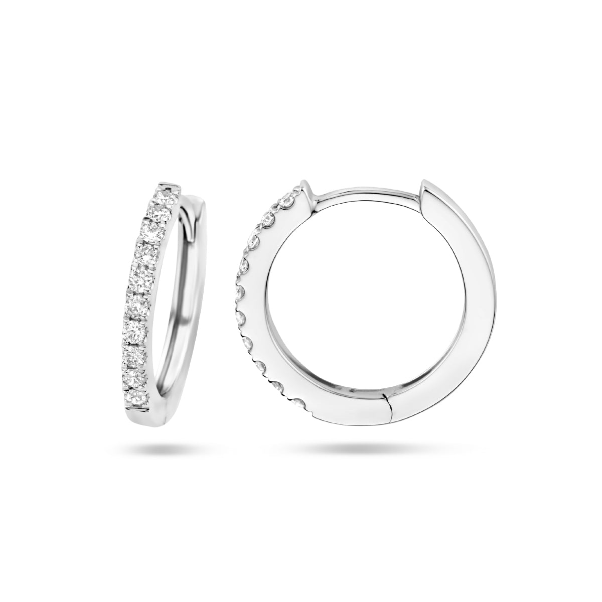 Voor- en zijaanzicht van de witgouden klapoorringen met diamant van 14 karaat.