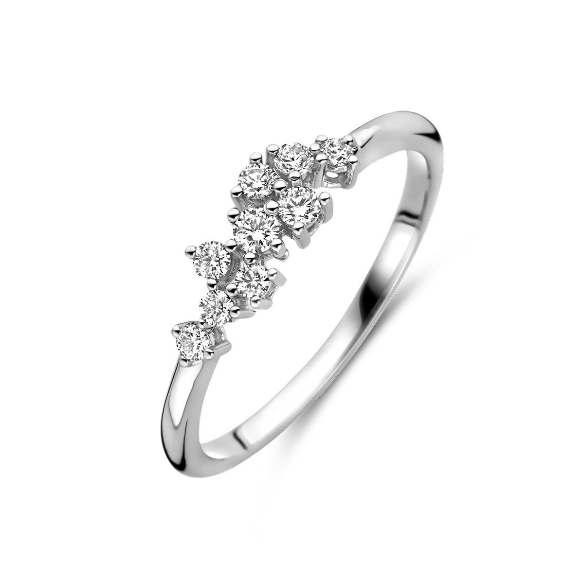 Schuin bovenaanzicht van de witgouden ring met diamant van 14 karaat.