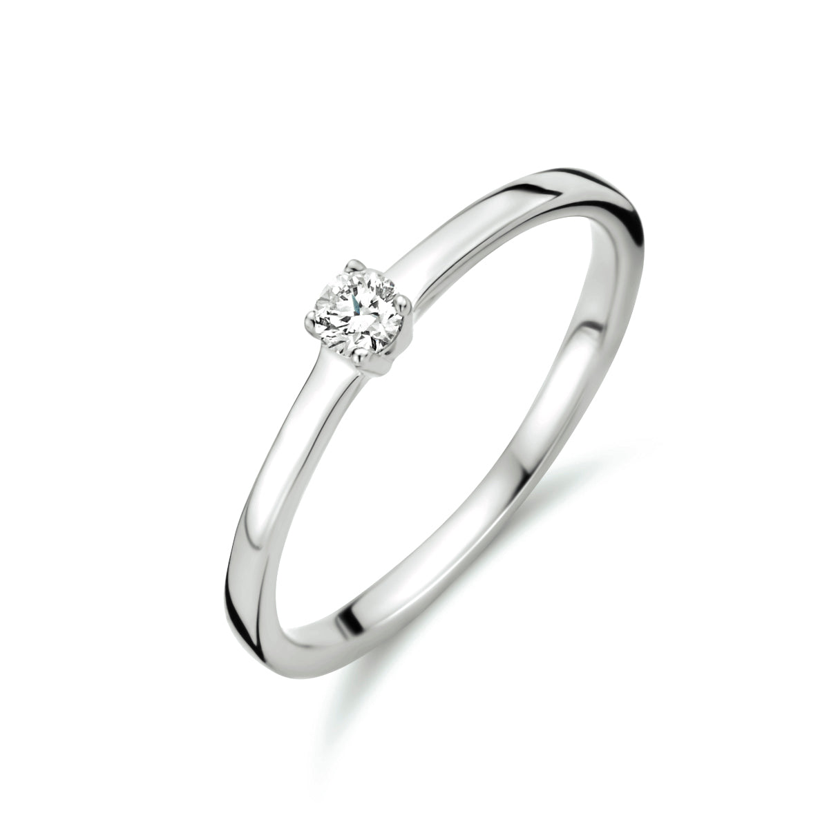 Schuin bovenaanzicht van de witgouden solitair ring met diamant van 14 karaat.