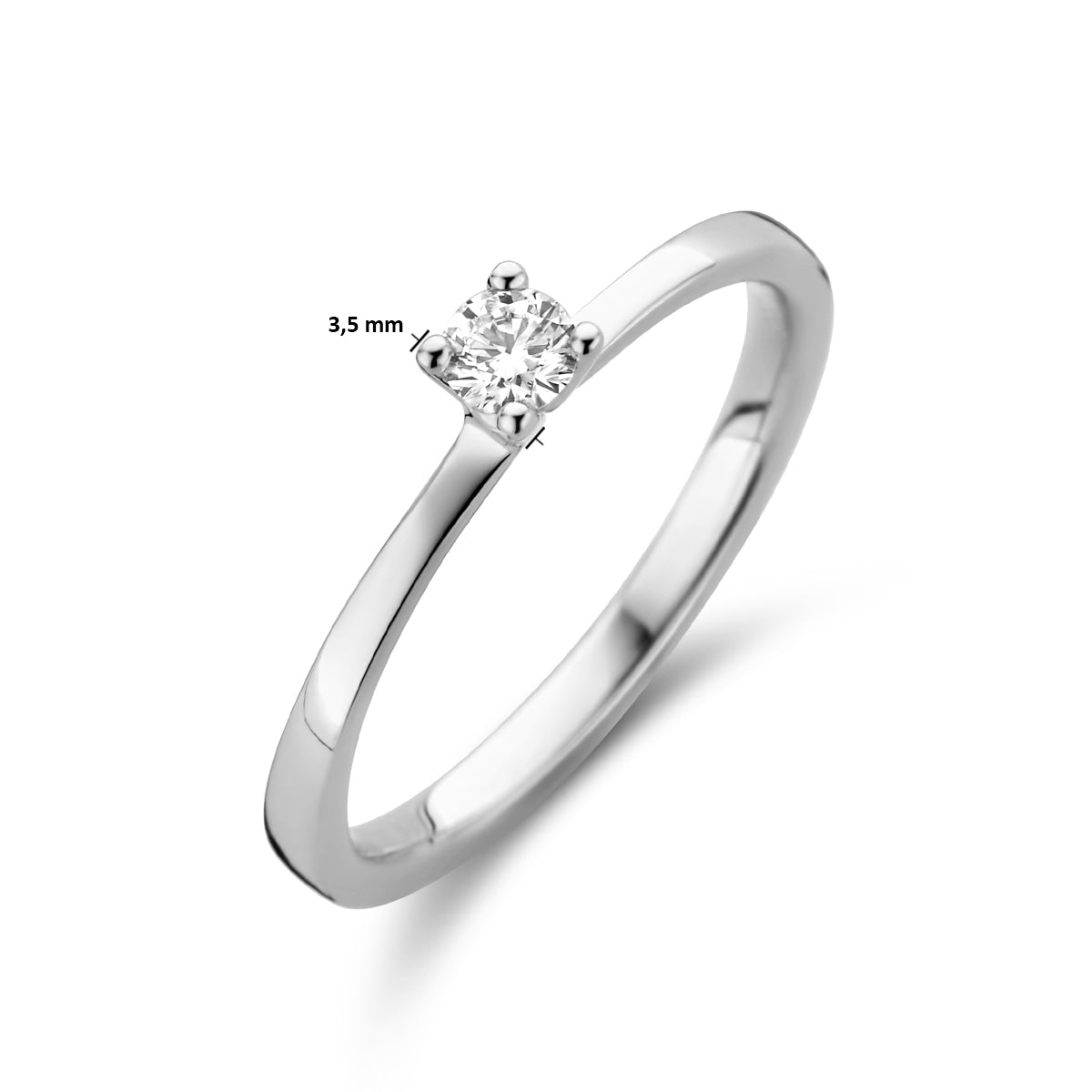 Afmetingen van de witgouden solitair ring met diamant van 14 karaat: 3,5 mm breed, 0,15 ct.