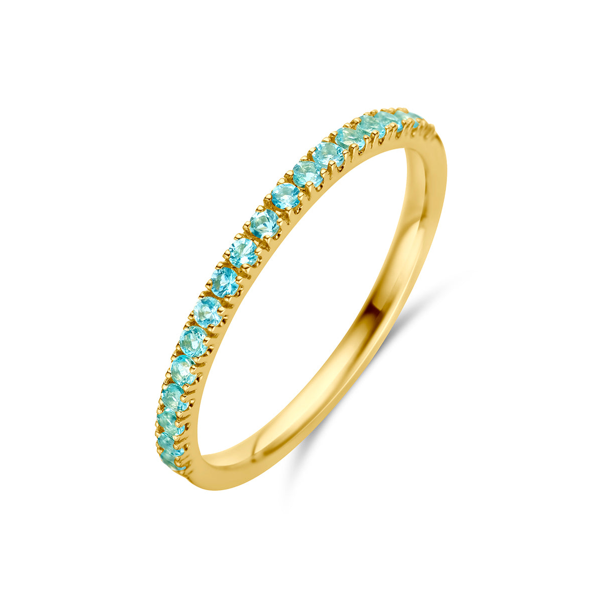Schuin bovenaanzicht van de gouden geboortesteen ring maart met aquamarijn van 14 karaat.