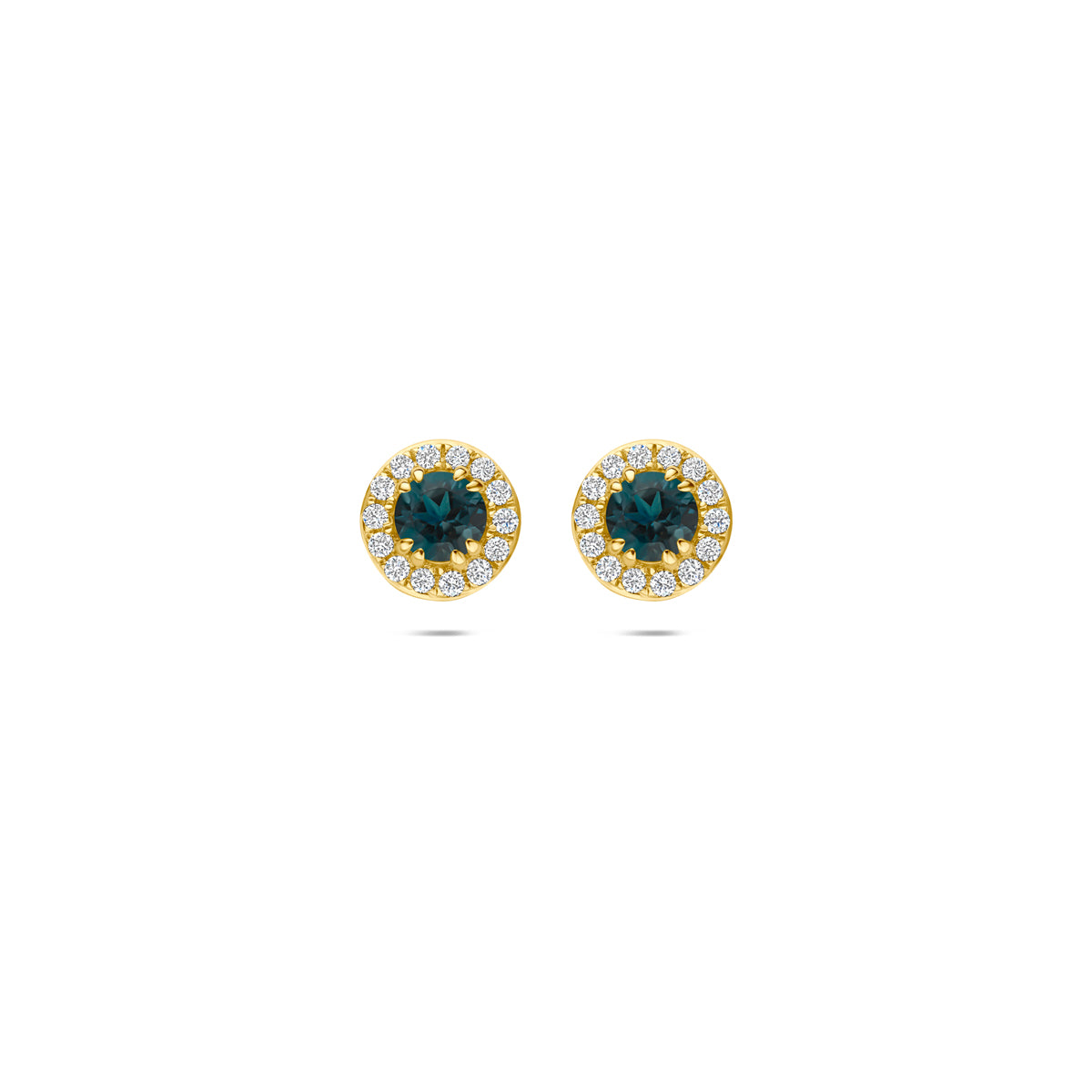 Vooraanzicht van de 14 karaat gouden halo oorknoppen london blue topaas met lab diamant 0,16 ct.