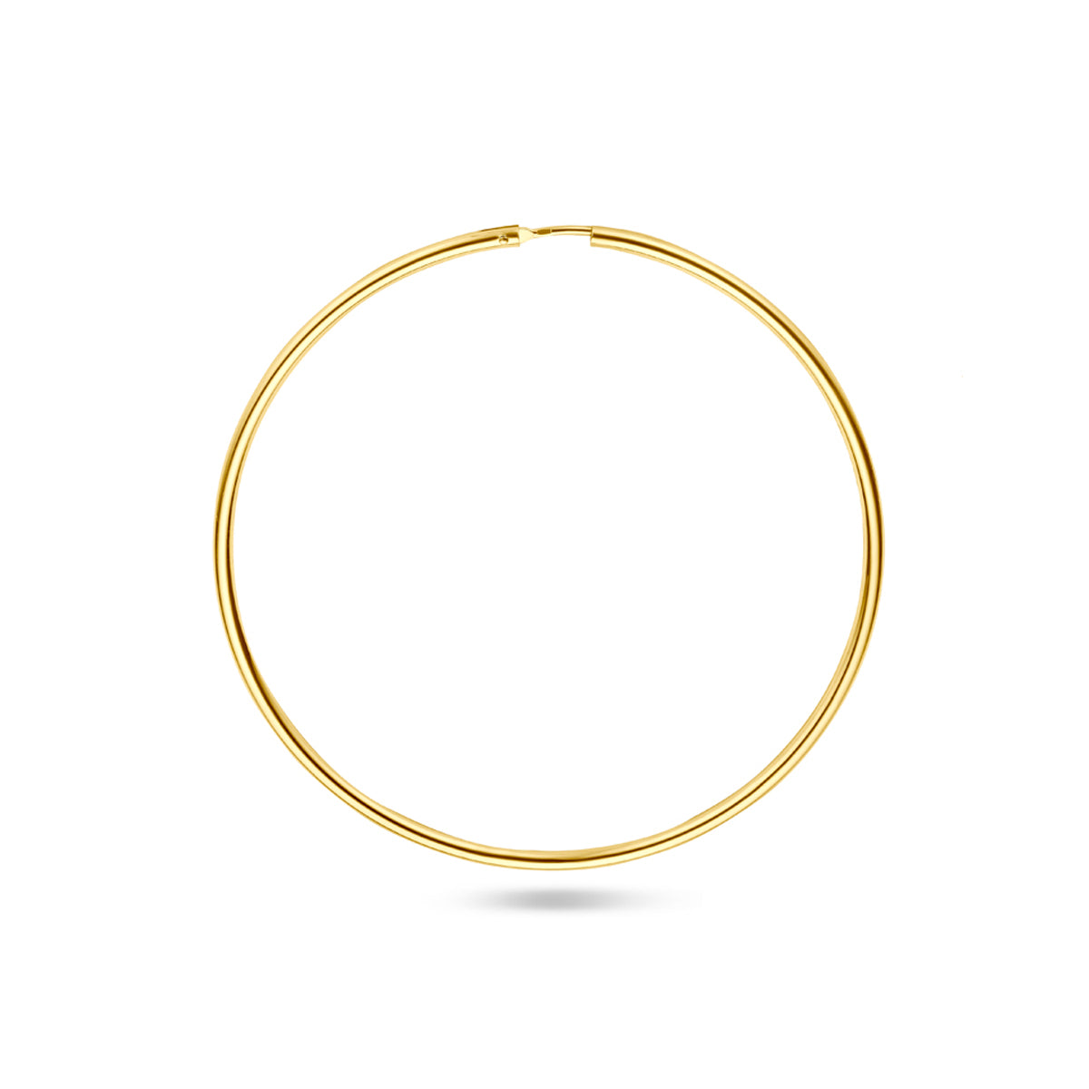 Beeld dat de ronde buisvorm en de naadloze insteeksluiting van de grootste oorring toont.