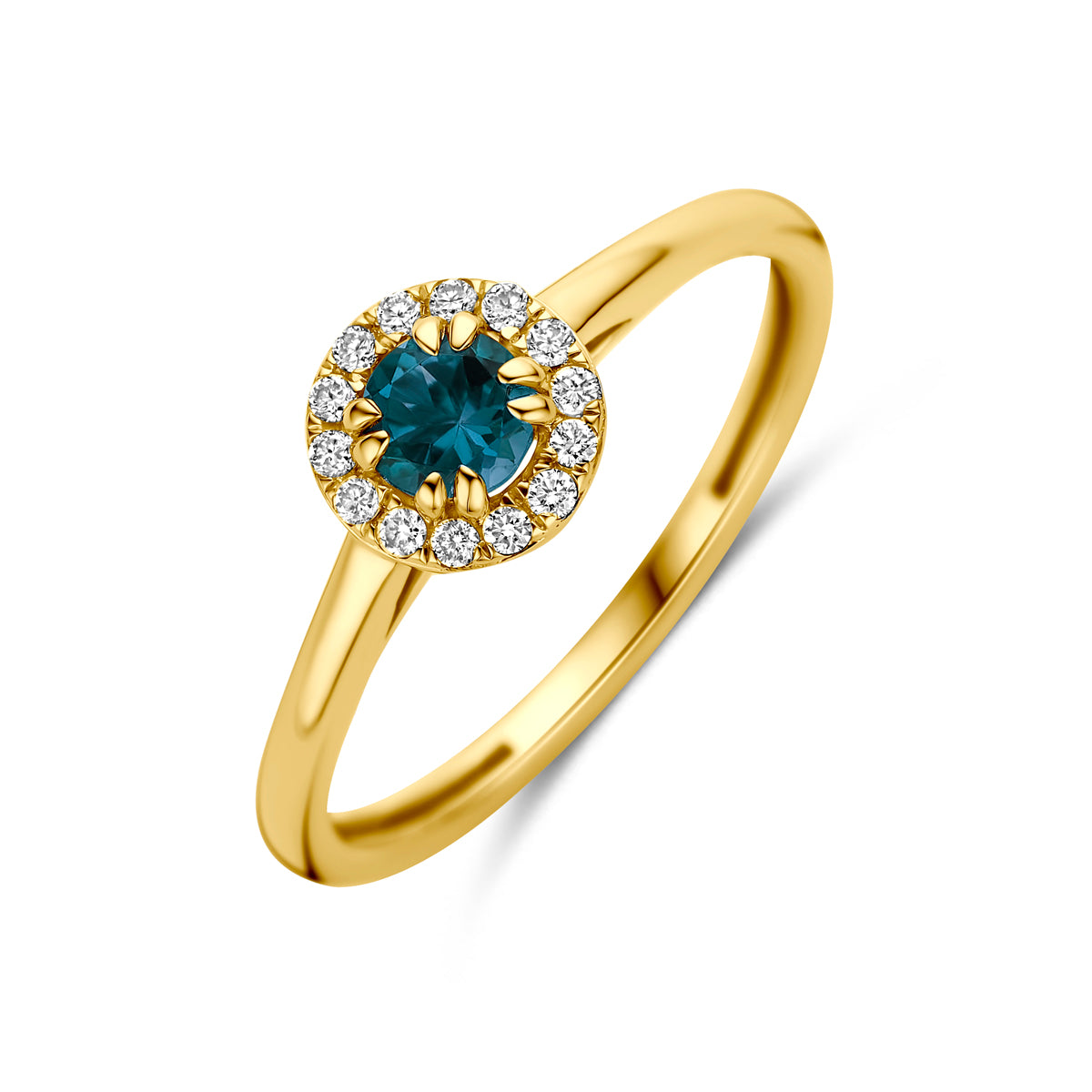 Schuin bovenaanzicht van de 14 karaat gouden ring london blue topaas halo lab diamant 0,08 ct, 7 mm breed.