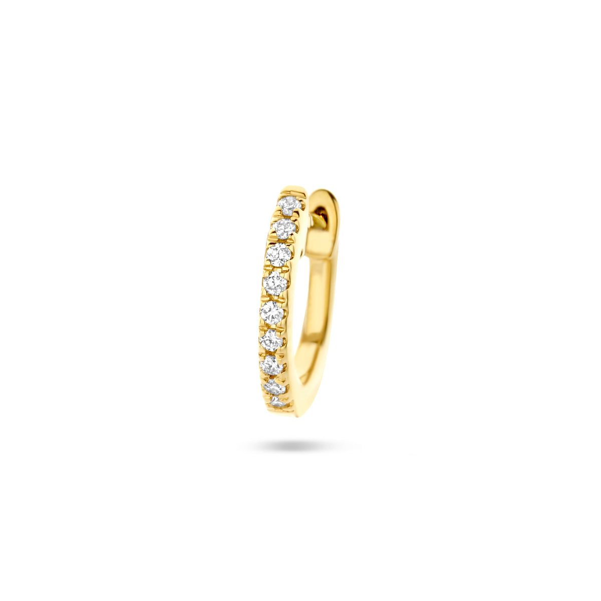 Vooraanzicht van de gouden klapoorring met diamant van 14 karaat.