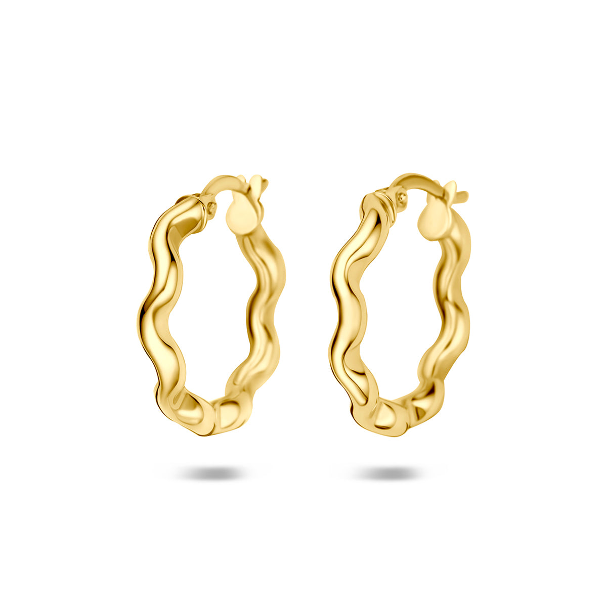 9 karaat oorbellen: vooraanzicht van de 9 karaat geelkleurige golvende oorringen.