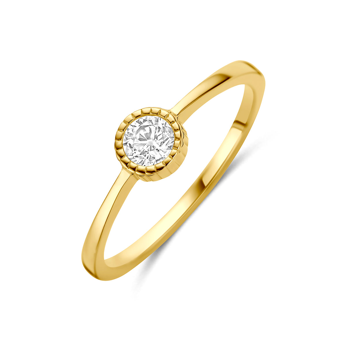 Schuin bovenaanzicht van de geelkleurige ring met zirkonia van 9 karaat.