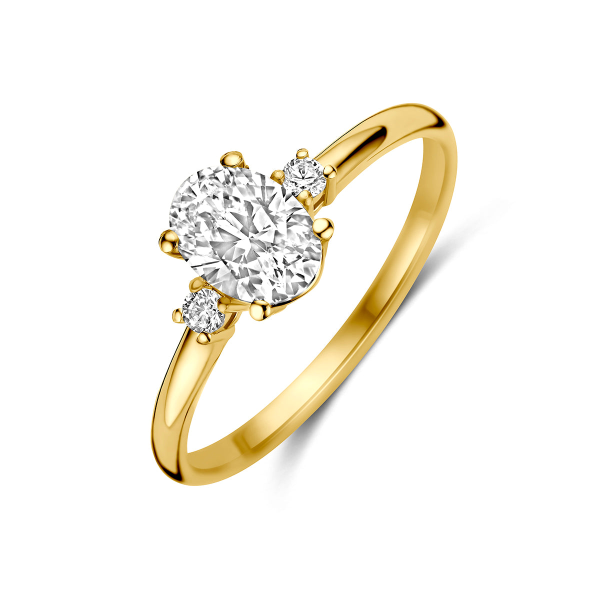 Ring met zirkonia: schuin bovenaanzicht van de 9 karaat geelkleurige ring met ovale zirkonia.