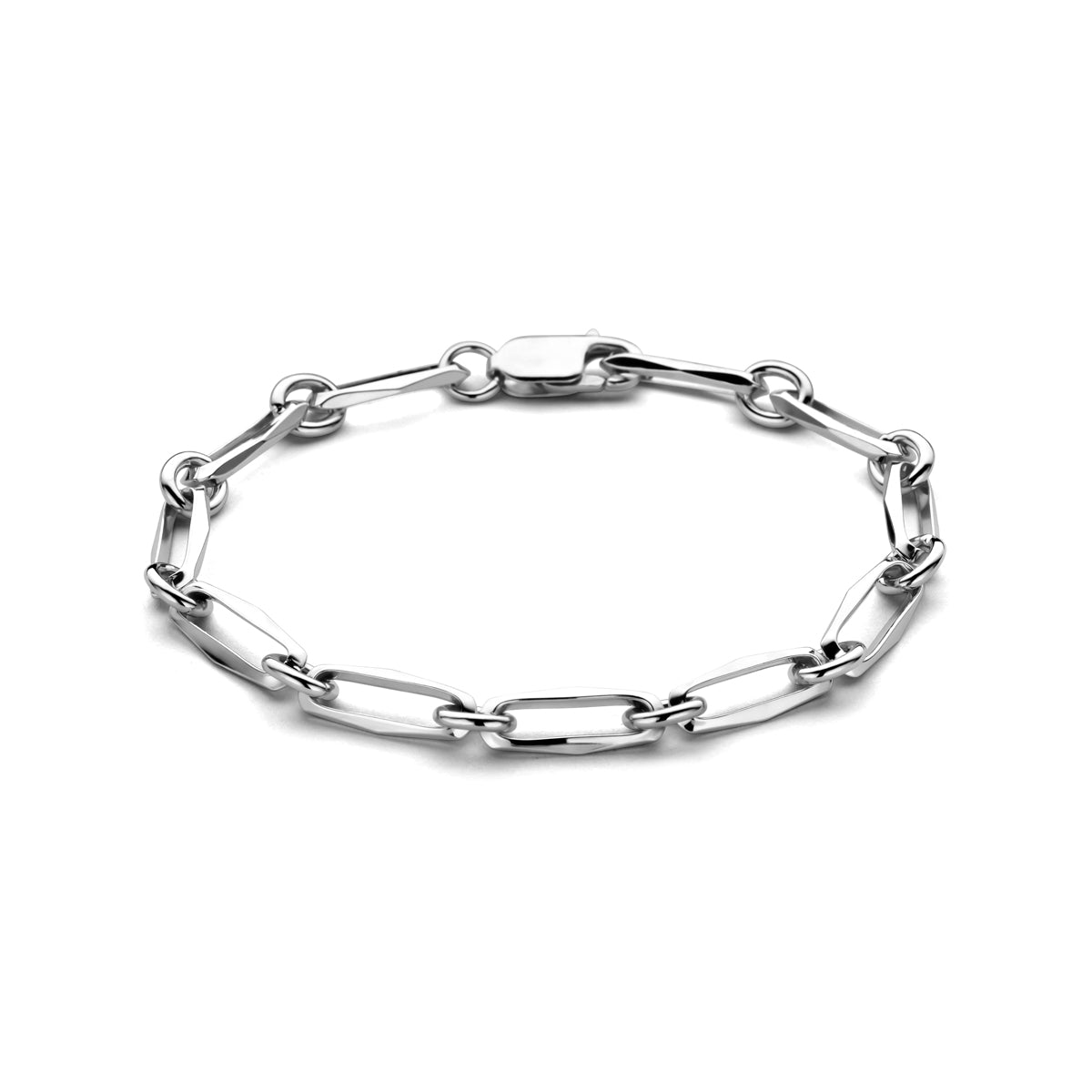 Vooraanzicht van de 925 gerhodineerd zilveren armband met closed forever schakel van 5,5 mm, verkrijgbaar in diverse lengtes.