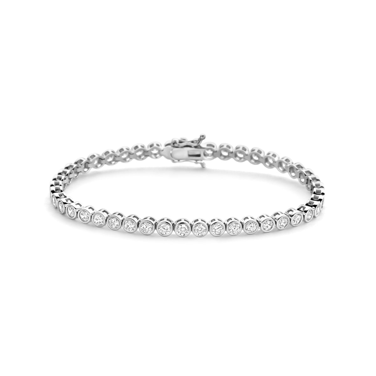Vooraanzicht van de 925 gerhodineerd zilveren tennisarmband met zirkonia van 4 mm, verkrijgbaar in diverse lengtes.