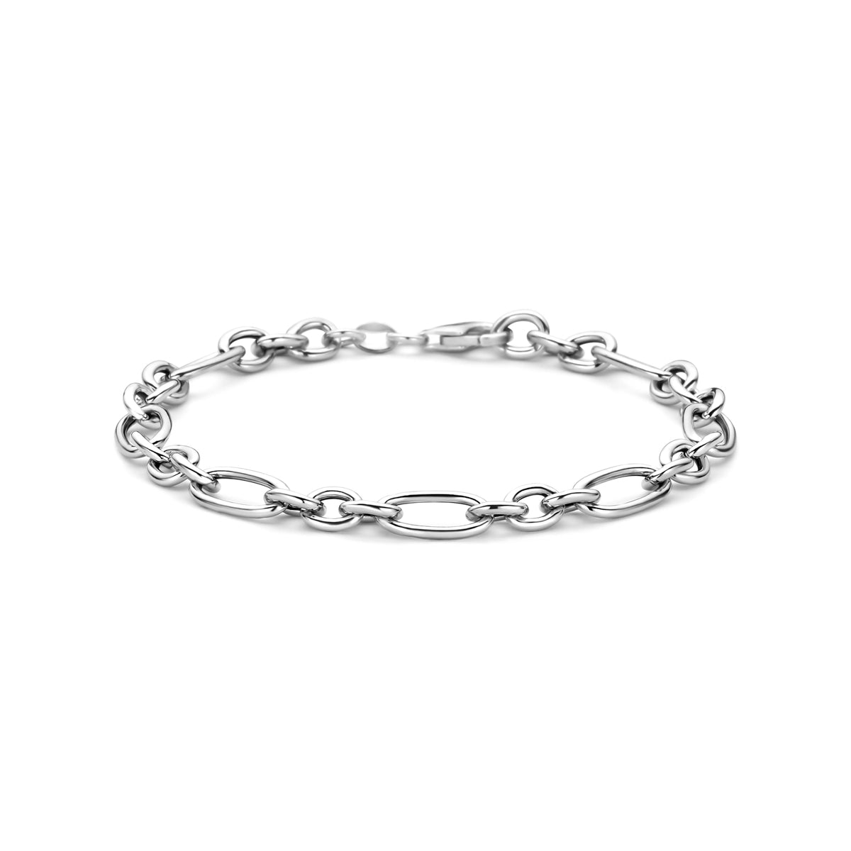 Vooraanzicht van de zilveren ankerarmband.