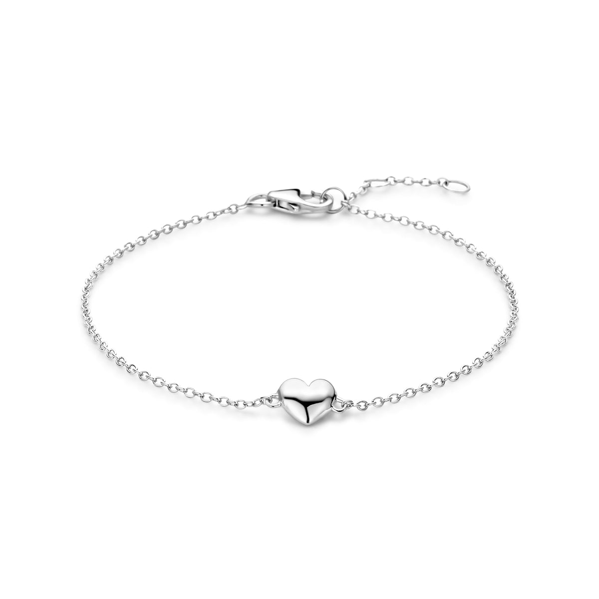 Vooraanzicht van de zilveren armband met hartje.