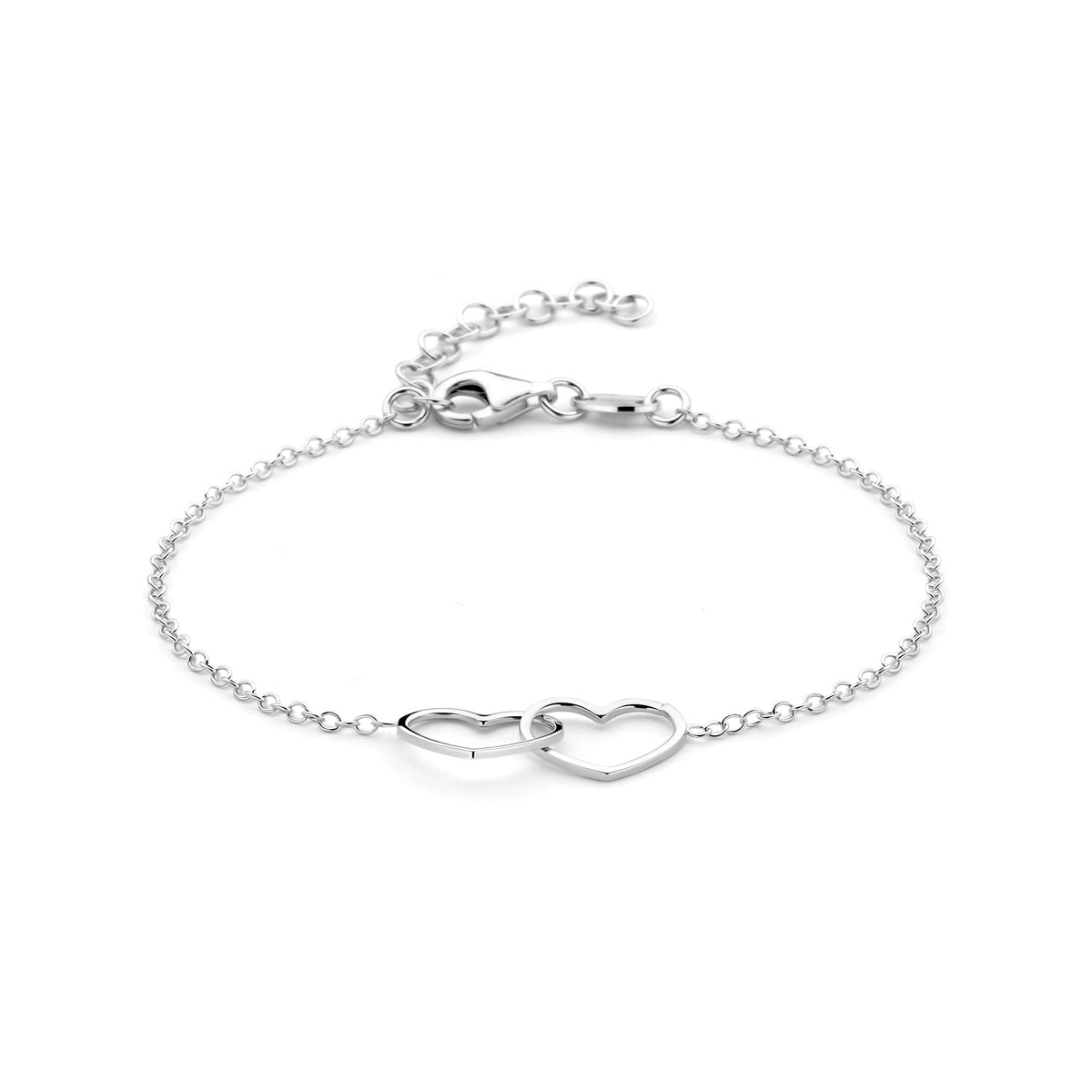 Vooraanzicht van de zilveren armband met hartjes.