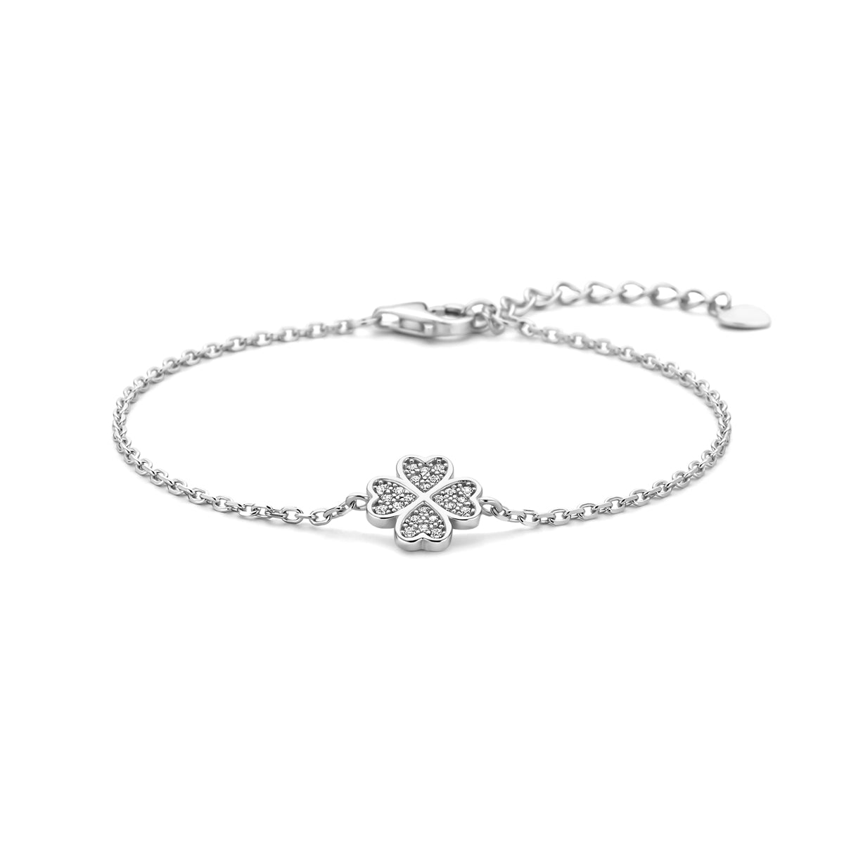 Vooraanzicht van de zilveren armband met klavertje en zirkonia.