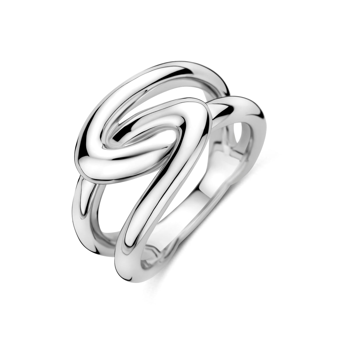 Schuin bovenaanzicht van de zilveren brede ring.