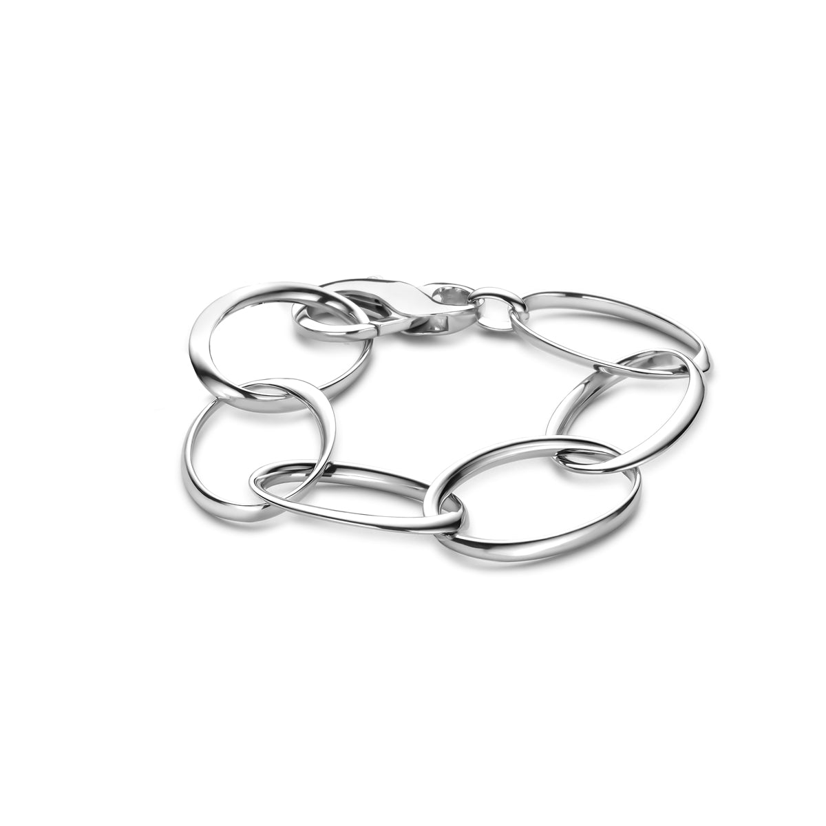 Vooraanzicht van de zilveren chunky ankerarmband.