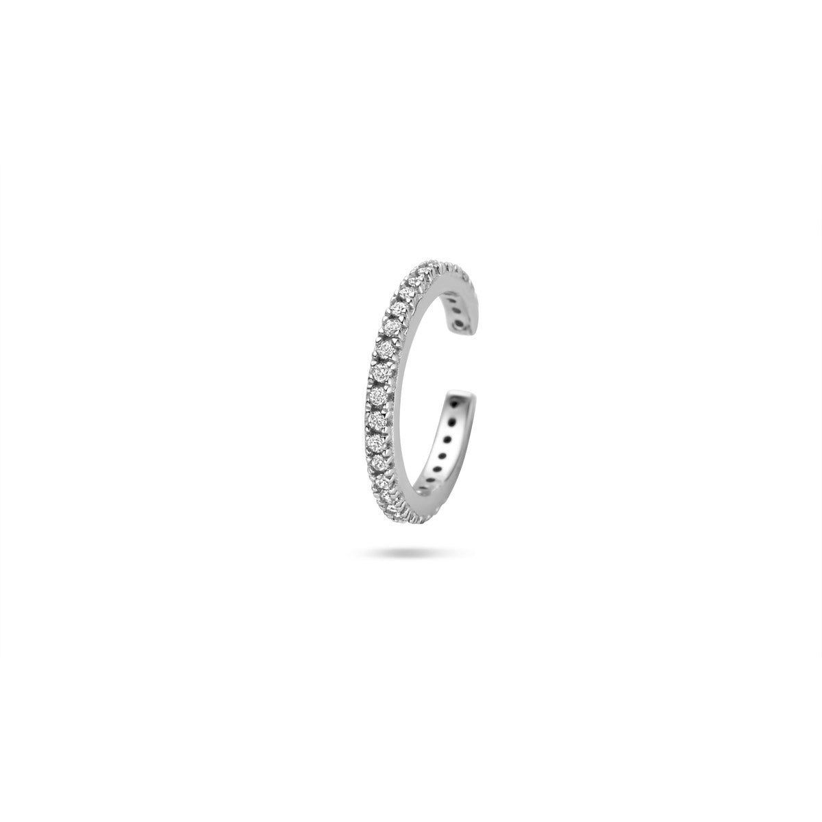 Vooraanzicht van de zilveren ear cuff met zirkonia.