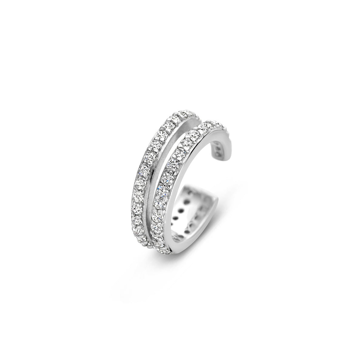 Vooraanzicht van de zilveren ear cuff met zirkonia.