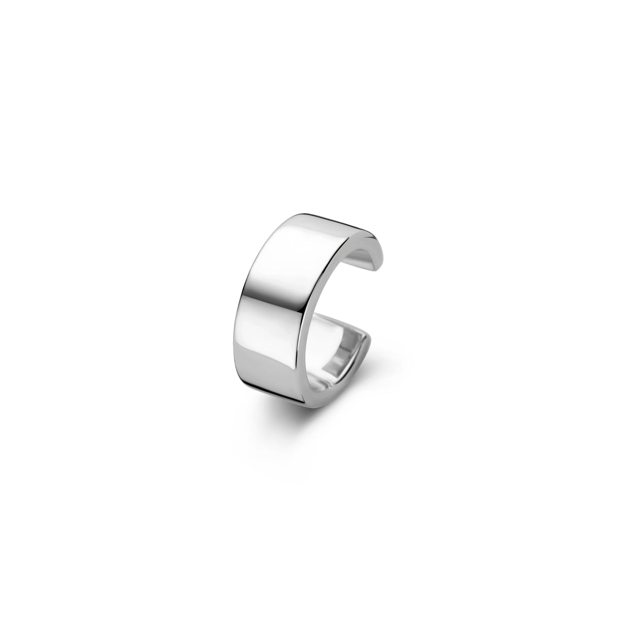 Vooraanzicht van de zilveren ear cuff.