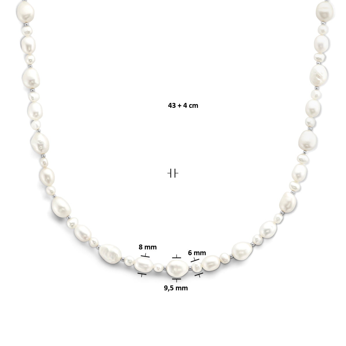 Afmetingen van de zilveren halsketting met parels: draaglengte 43 tot 47 cm, 9,5 mm breed.