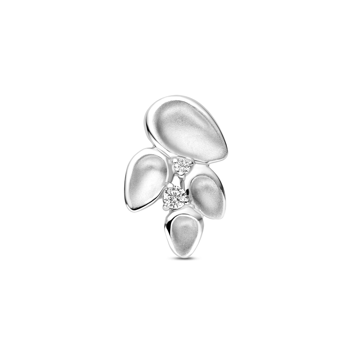Vooraanzicht van de 925 gerhodineerd zilveren hanger met zirkonia, 18 mm hoog en 11 mm breed.