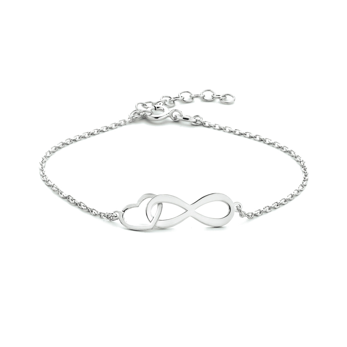 Vooraanzicht van de zilveren infinity armband met hartje.