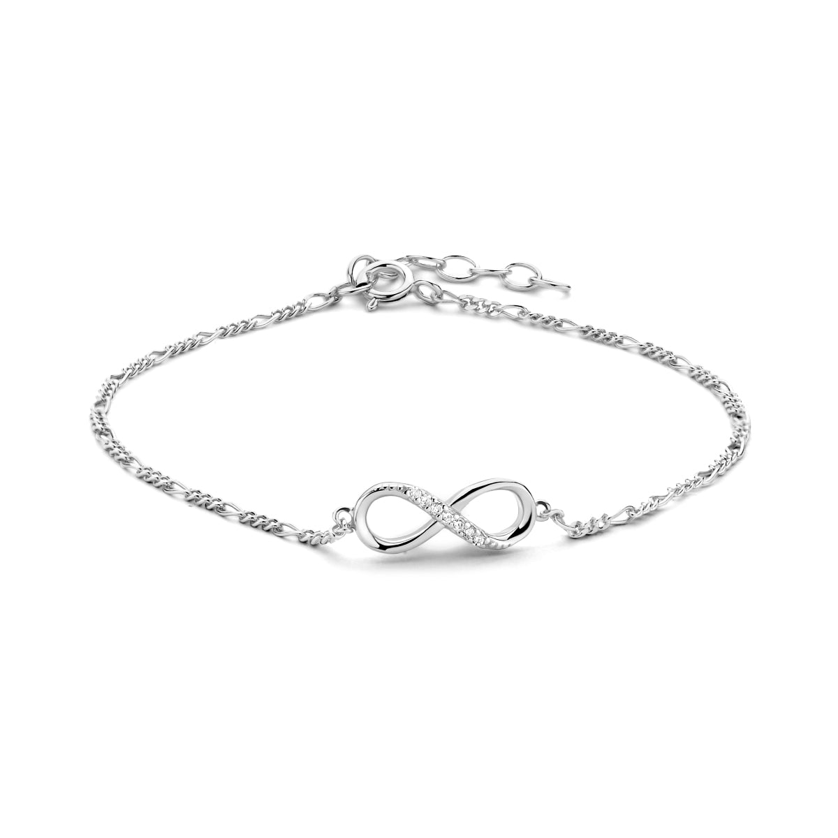 Vooraanzicht van de 925 gerhodineerd zilveren infinity armband met zirkonia, 6 mm hoog en 15 mm breed.