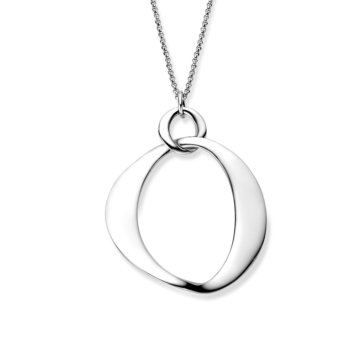 Vooraanzicht van de zilveren ketting met open ronde hanger.