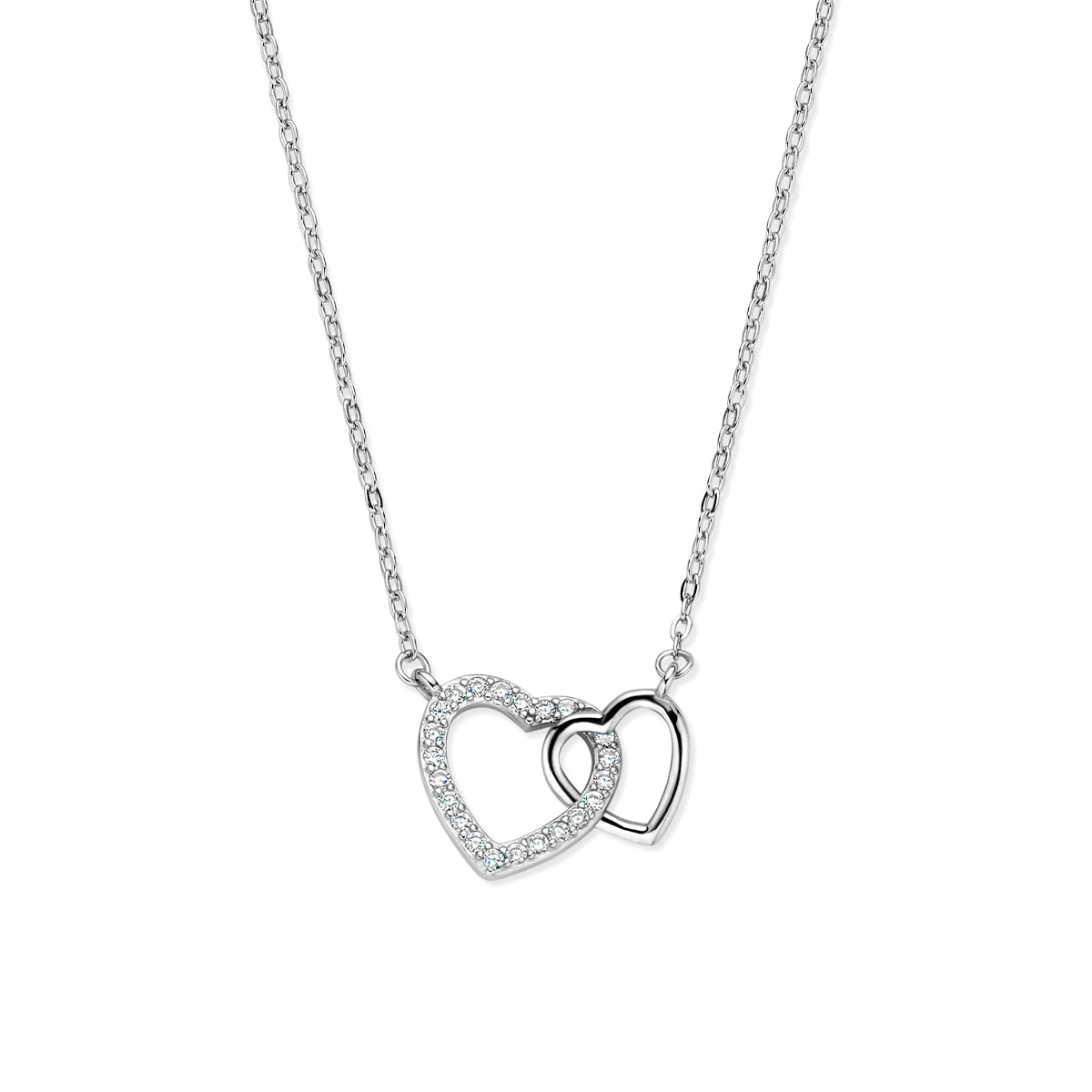Vooraanzicht van de zilveren ketting met twee hartjes.