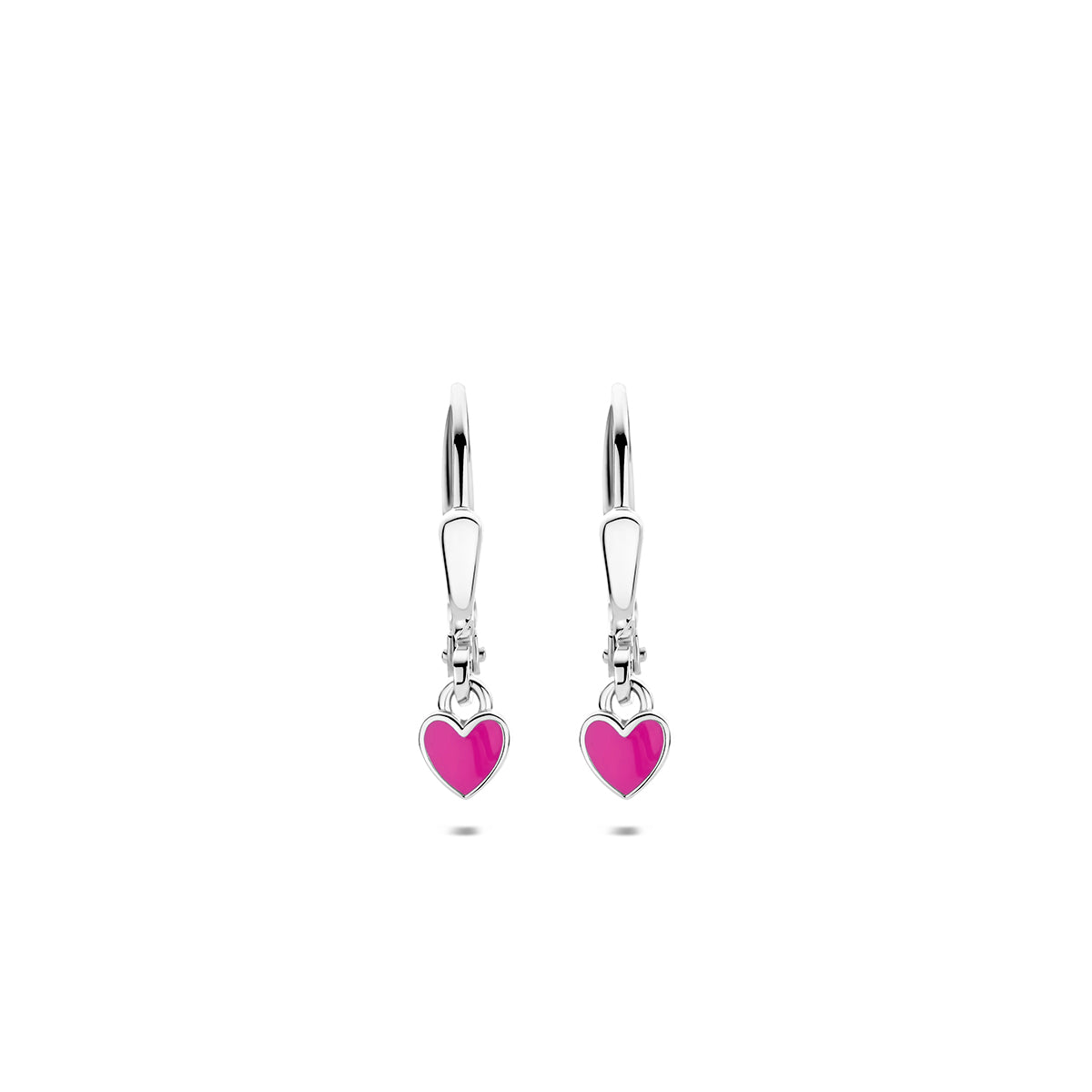Kinderoorbellen zilver: voor- en zijaanzicht van de 925 gerhodineerd zilveren kinderoorhangers met roze hartje.
