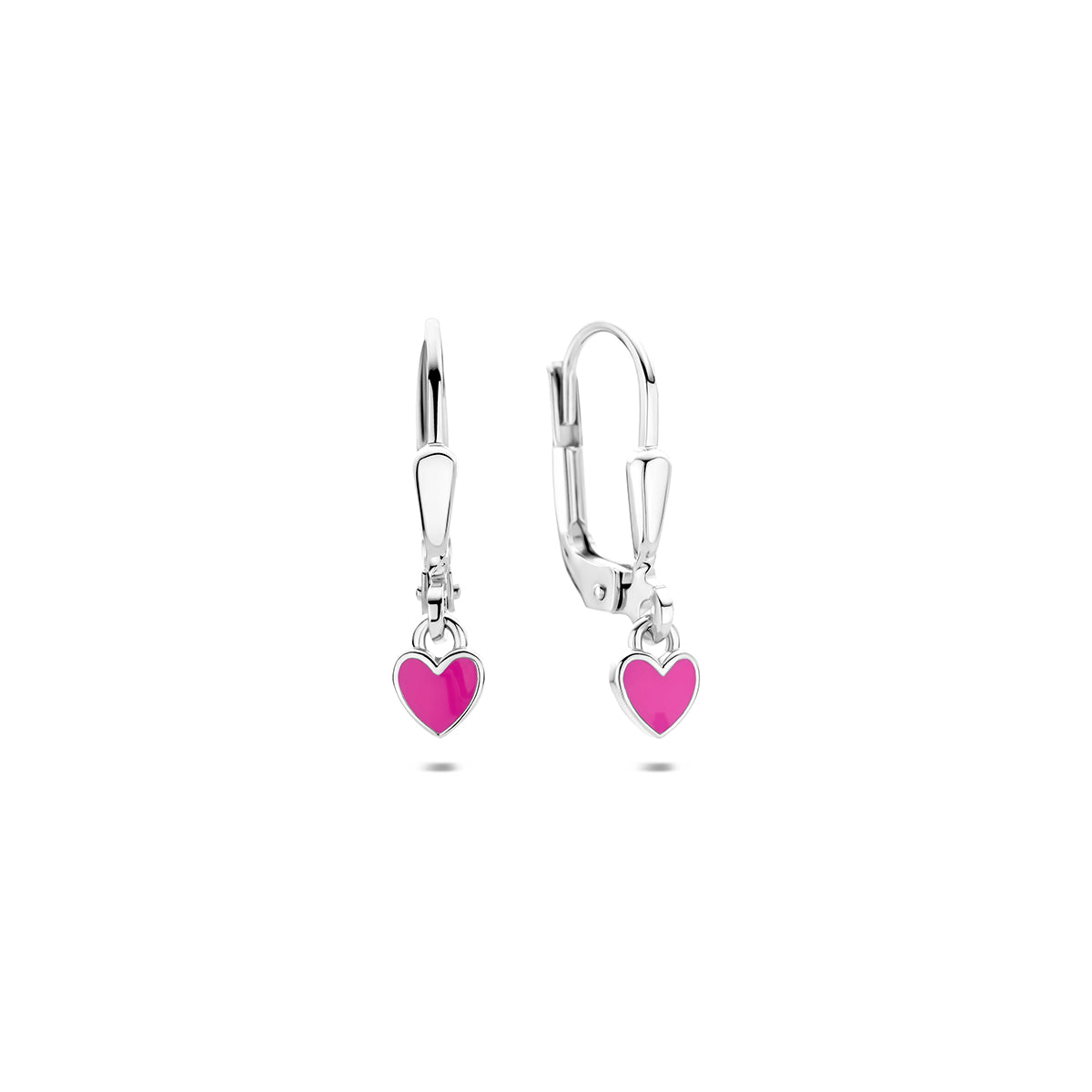 Kinderoorbellen zilver: vooraanzicht van de 925 gerhodineerd zilveren kinderoorhangers met roze hartje.