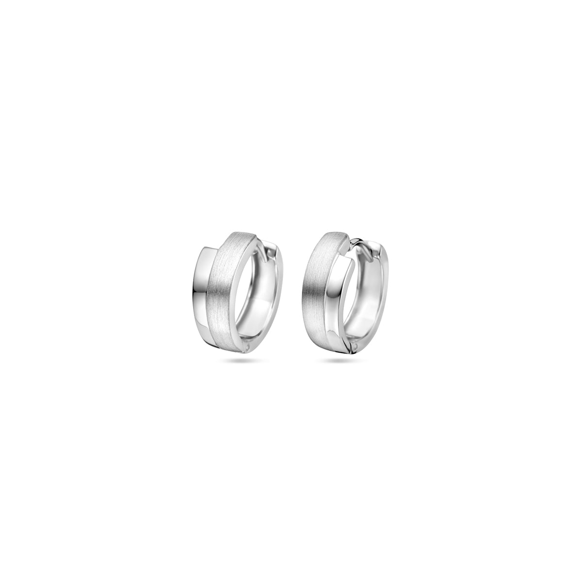 Vooraanzicht van de 925 gerhodineerd zilveren klapoorringen mat en glans 15,5 mm, 6 mm breed.