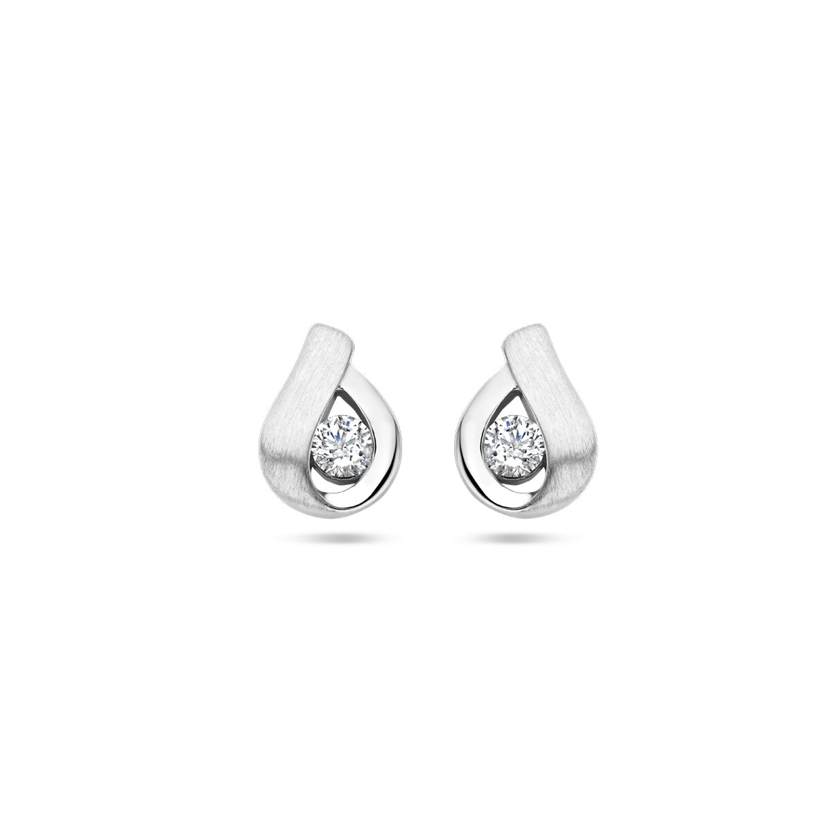 Vooraanzicht van de 925 gerhodineerd zilveren oorknopjes met zirkonia, 8 mm hoog en 5,5 mm breed.