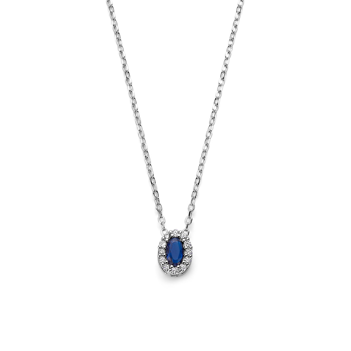 Vooraanzicht van de 925 gerhodineerd zilveren ovale saffier ketting met zirkonia, 8 mm hoog en 6 mm breed.