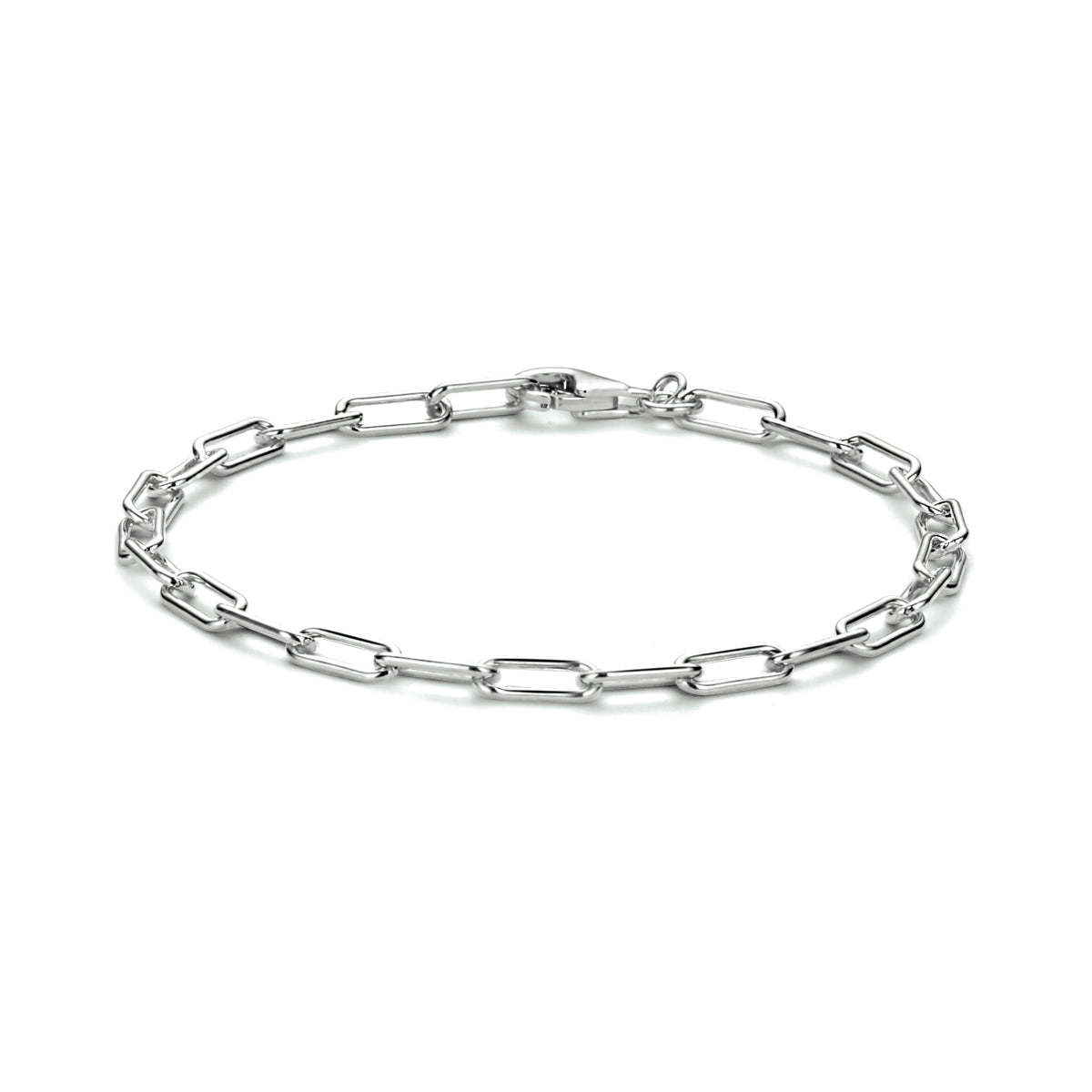 Vooraanzicht van de zilveren paperclip armband.