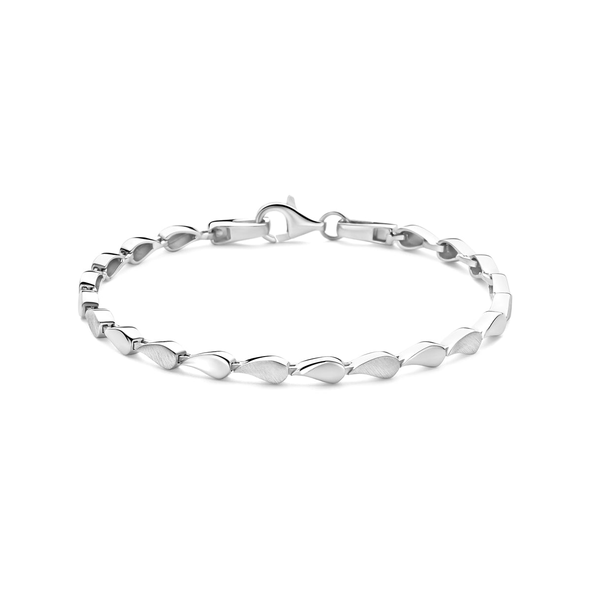 Vooraanzicht van de zilveren schakelarmband.
