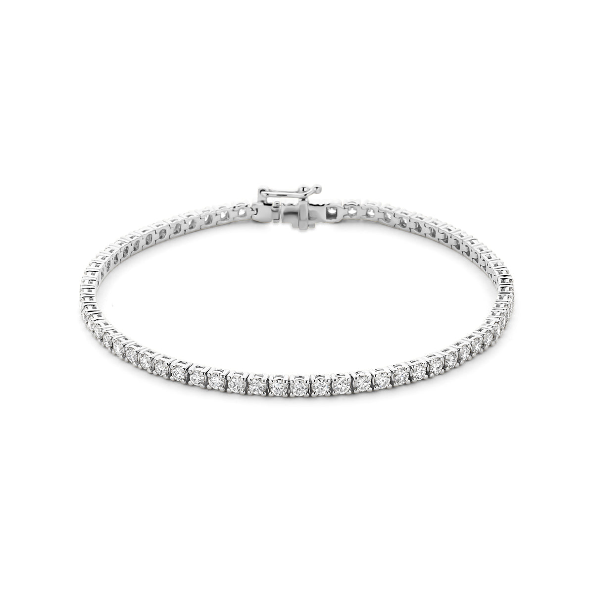 Vooraanzicht van de zilveren tennisarmband met lab grown diamant.