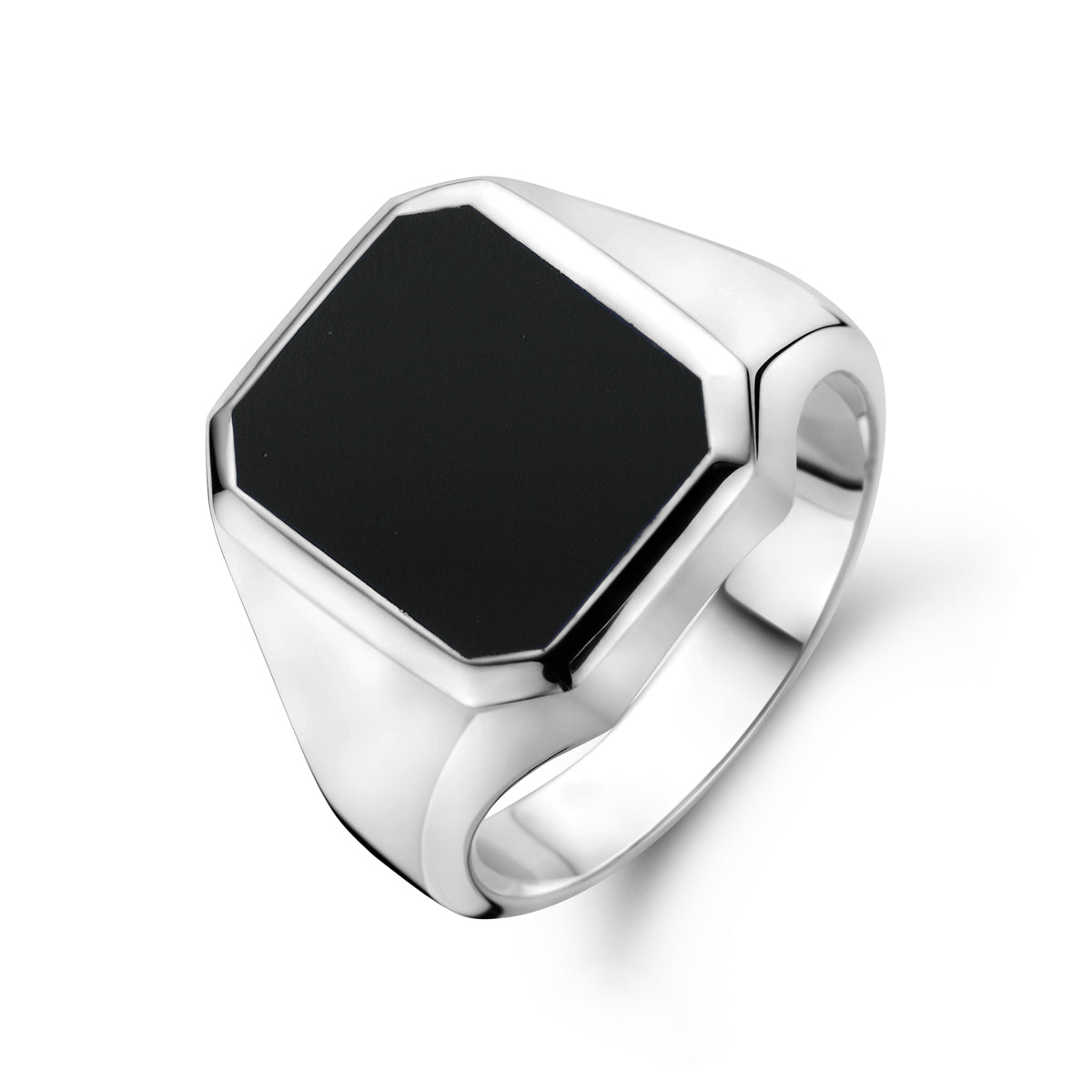 Schuin bovenaanzicht van de 925 gerhodineerd zilveren zegelring met zwarte onyx voor heren, 16 mm breed.