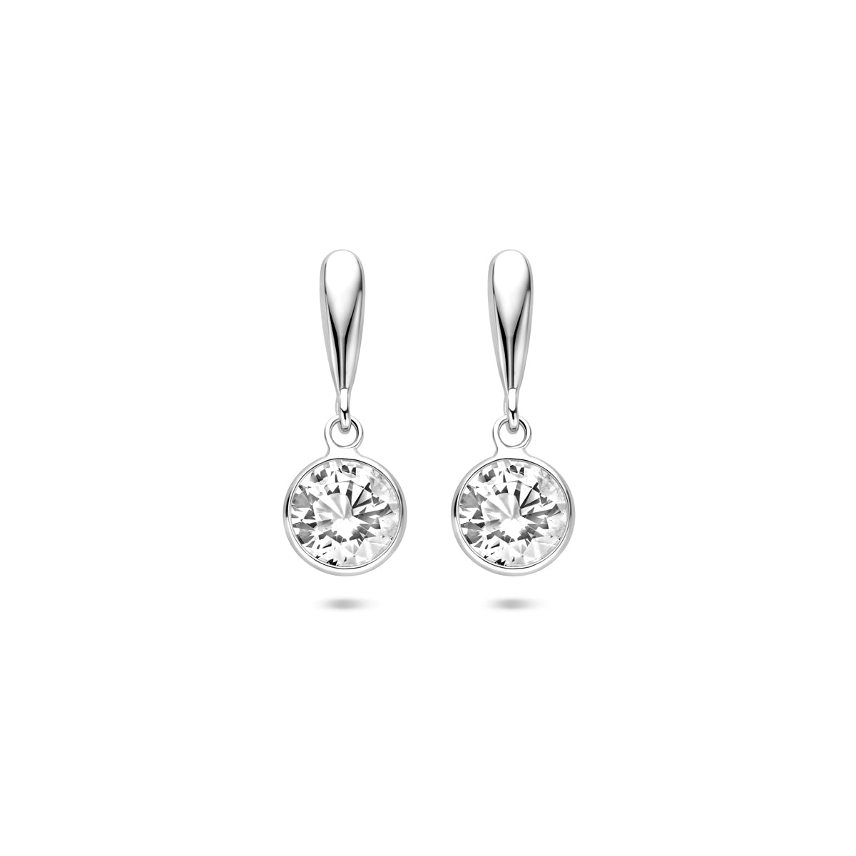 Vooraanzicht van de gerhodineerde 925 zilveren 'Alessia' oorhangers met een ronde zirkonia.
