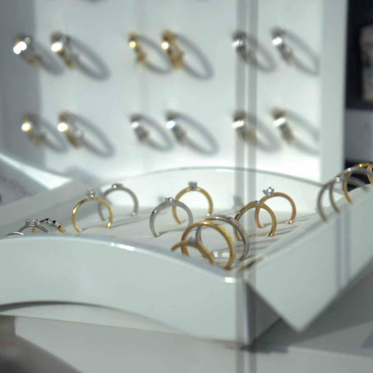 Overzicht van Aller Spanninga trouwringen in verschillende stijlen, geselecteerd bij Clary Juwelier-Goudsmid.