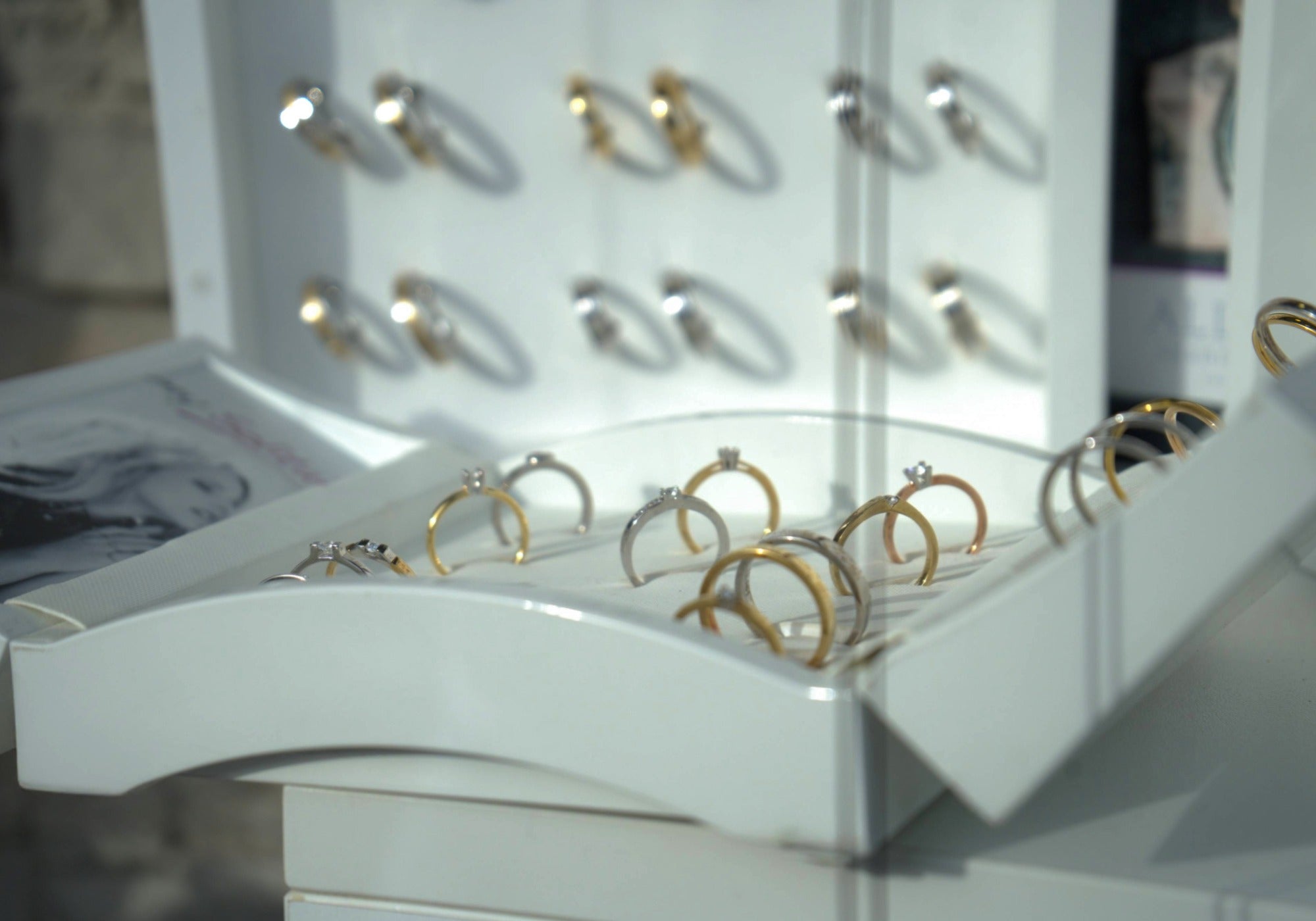 Aller Spanninga verlovingsringen in goud met diamant, kopen met persoonlijk advies bij Clary.