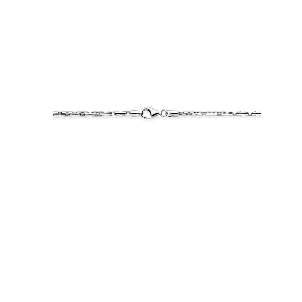 Detailopname van de gepolijste Cardano-schakels en de glanzende afwerking van de 'Brio' ketting met de sluiting zichtbaar.