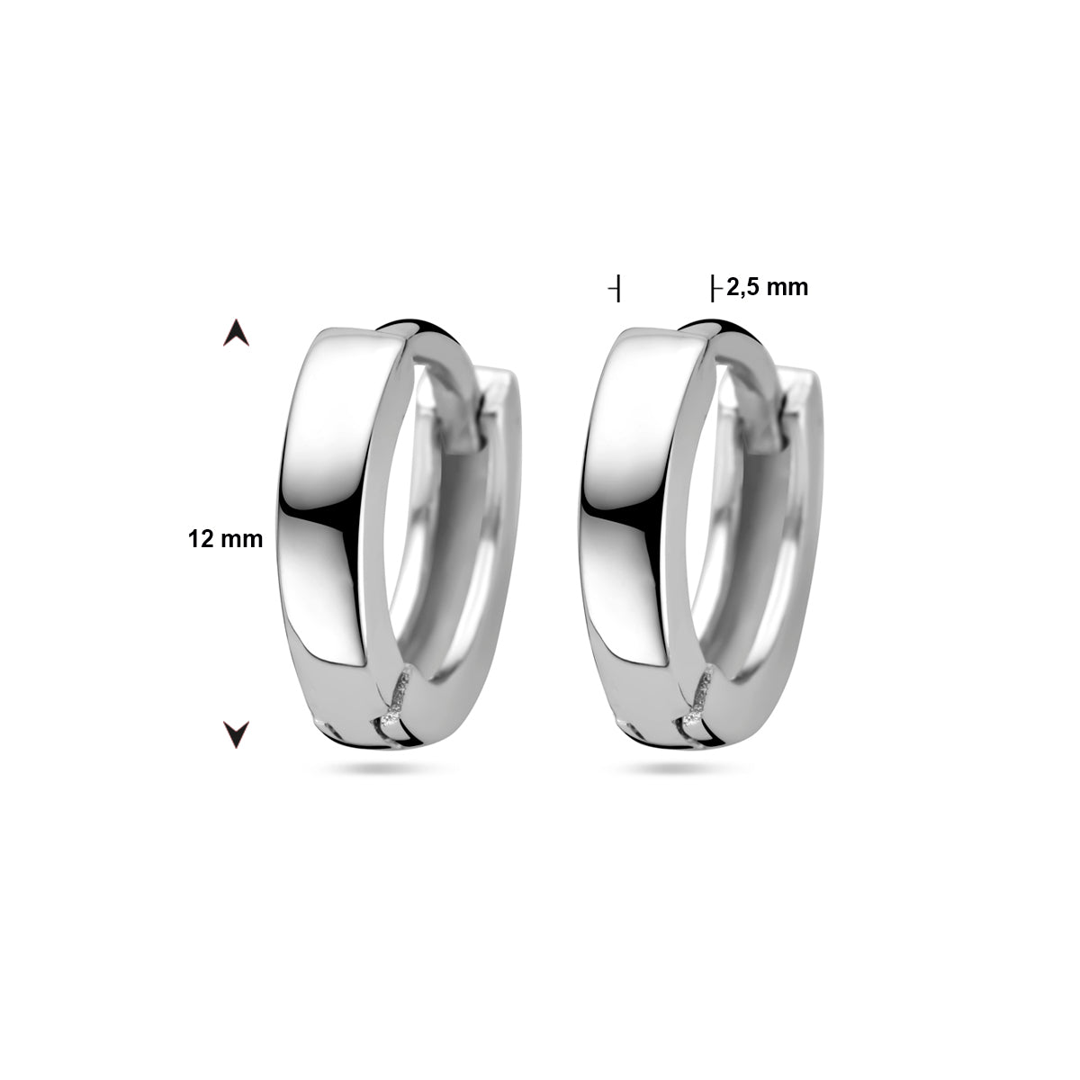 Productfoto van de 'Iva' zilveren klapoorringen met de exacte diameter van 12 mm en breedte van 2,5 mm.