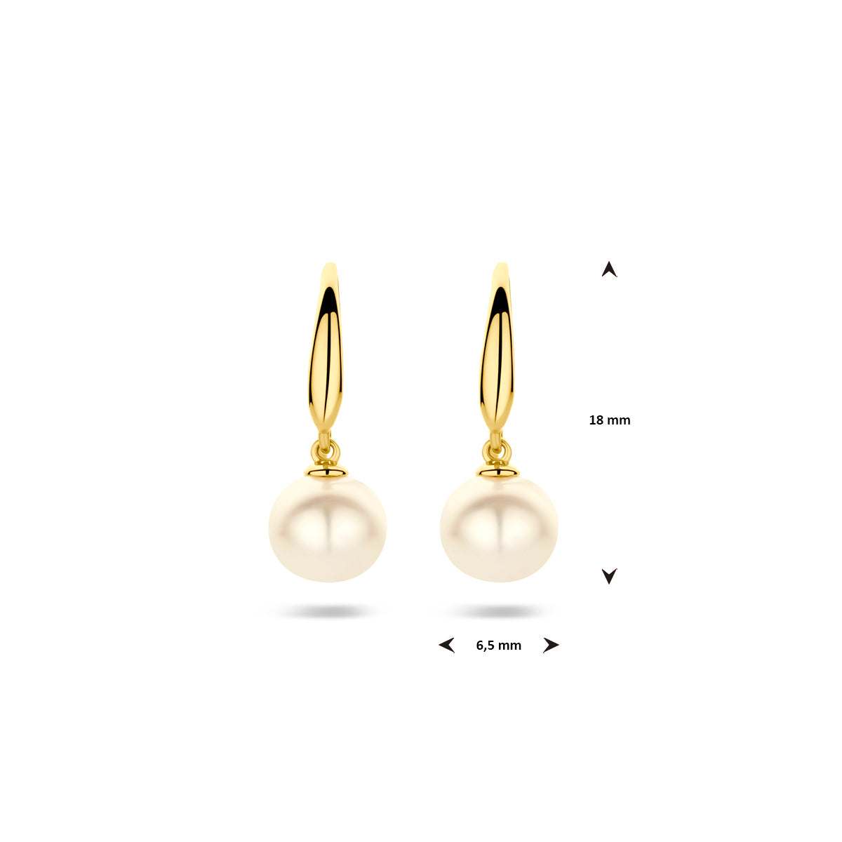 Afbeelding van de gouden oorhangers Elise met de maatvoering van 18 mm hoogte en 6,5 mm parel.