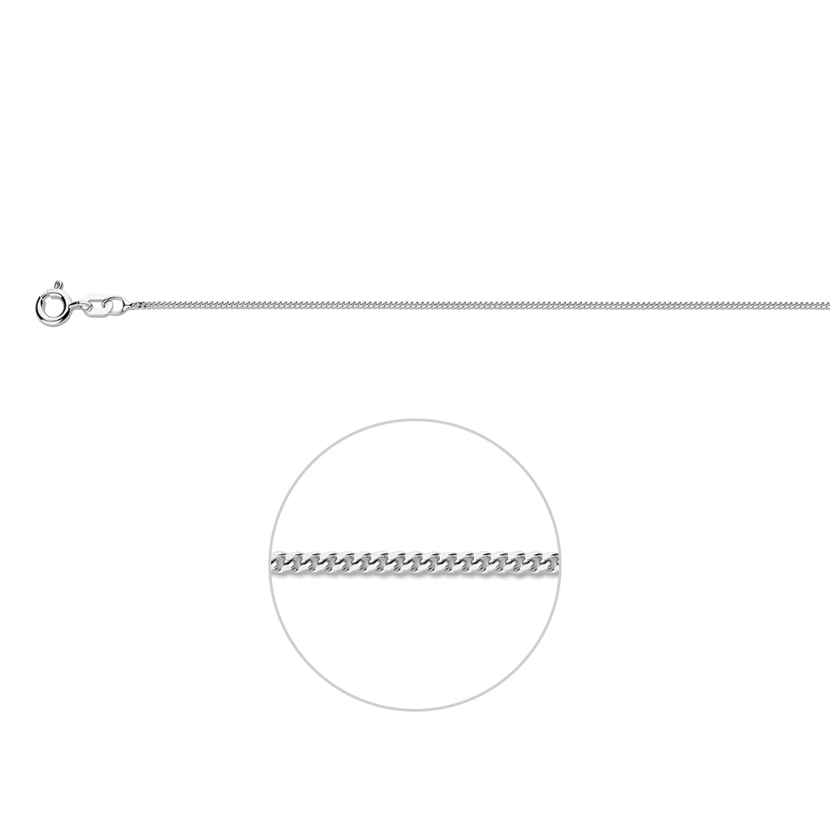 Detail van de platte 1,1 mm zilveren gourmette-schakels met een heldere rhodiumlaag.