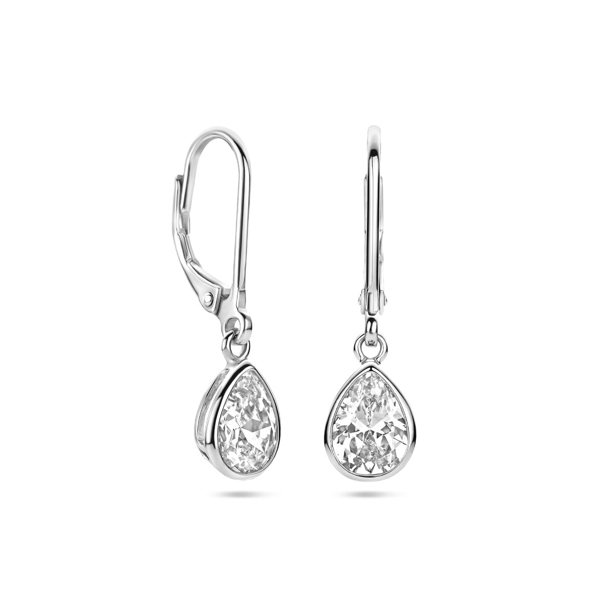 Zijaanzicht van de 'Nura' zilveren oorhangers met een duidelijke weergave van de veilige brisure klapsluiting.