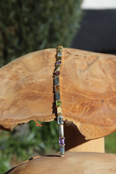 14 karaat geelgouden armband met verschillende edelstenen – armbanden collectie bij Clary Juwelier-Goudsmid.