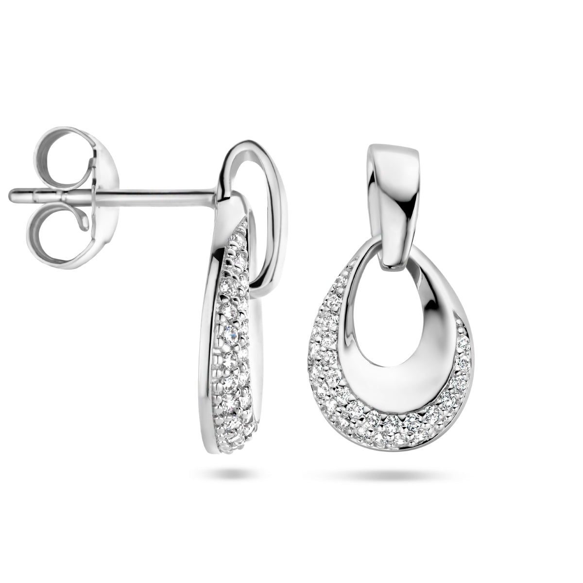 Detailopname van de 'Stilla' oorknoppen die de open, organische vorm tonen.