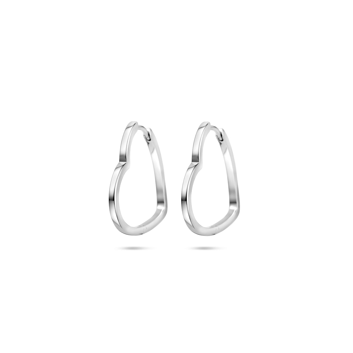 De 'Bella' 925 zilveren klapoorringen in hartvorm (25mm).